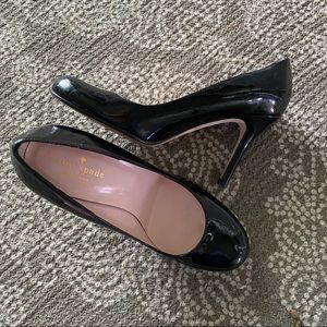 👠 Kate Spade ‘Karolina’ patent leather pumps
